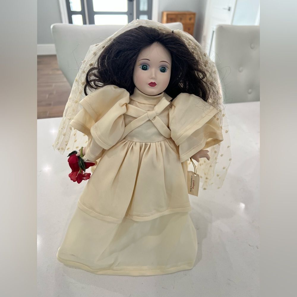 Vintage Danbury Mint Porcelain Doll Lindsey - A Contemporary Bride